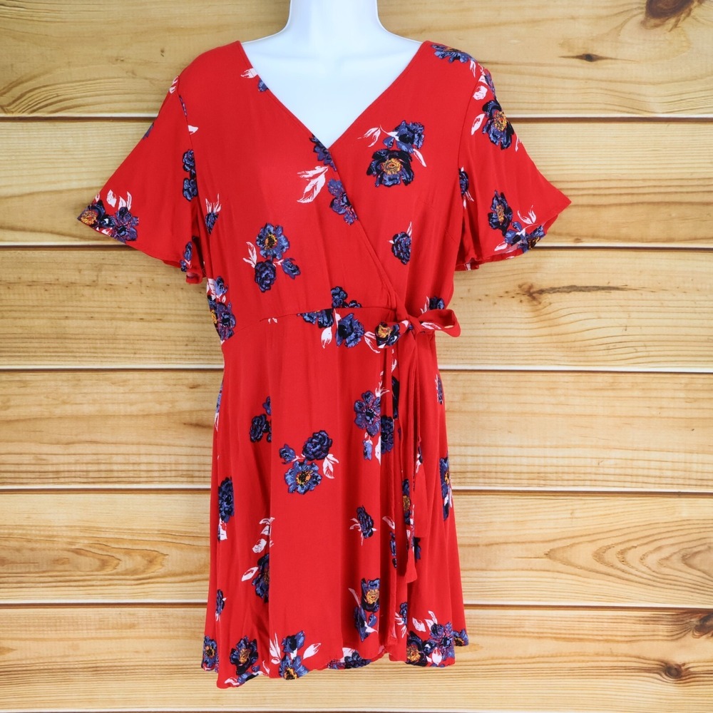 Xhilaration Short Wrap Dress Womens Size M Red Floral V-Neck Short Sleeves Tie